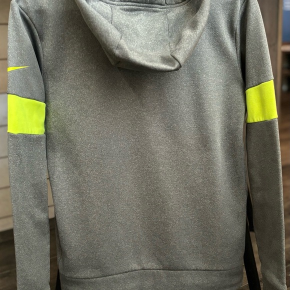 Nike Dri-Fit Hoodie Women’s with Front Pocket - Picture 2 of 4